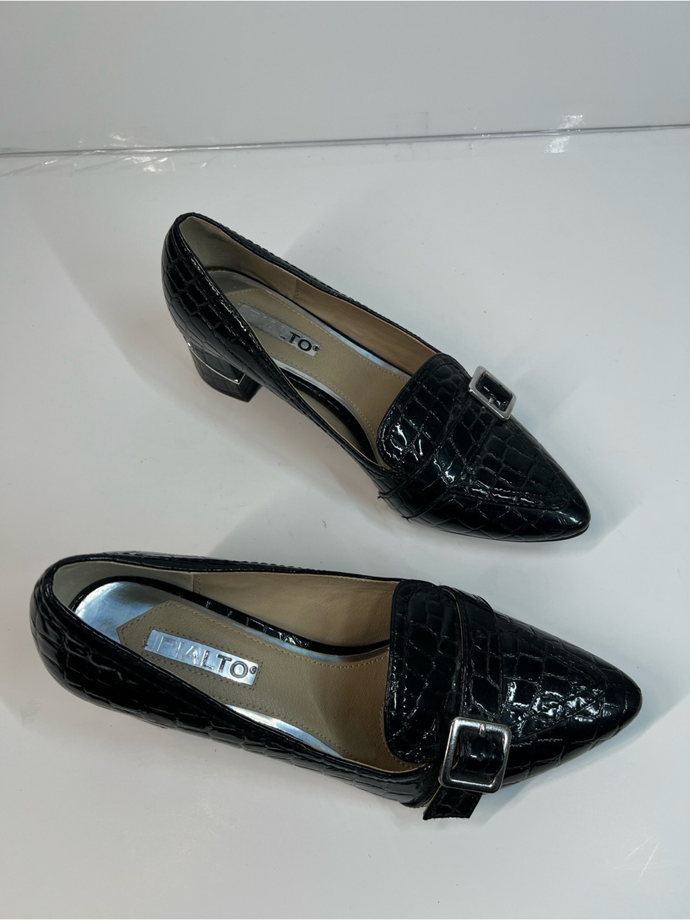 Rialto Women’s Size 8.5 Black Slip On With Gold Detail Pointed Toe